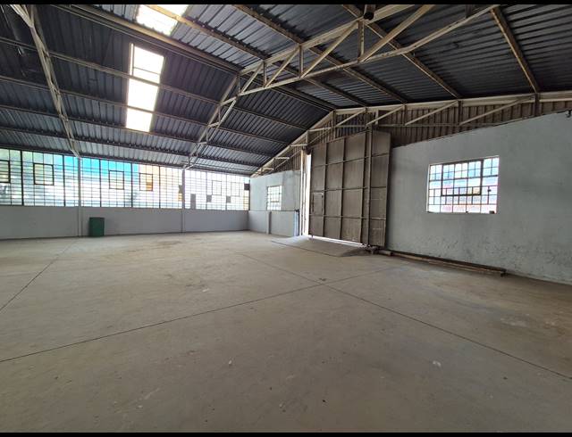 1,000M² WAREHOUSE FOR SALE IN KNIGHTS